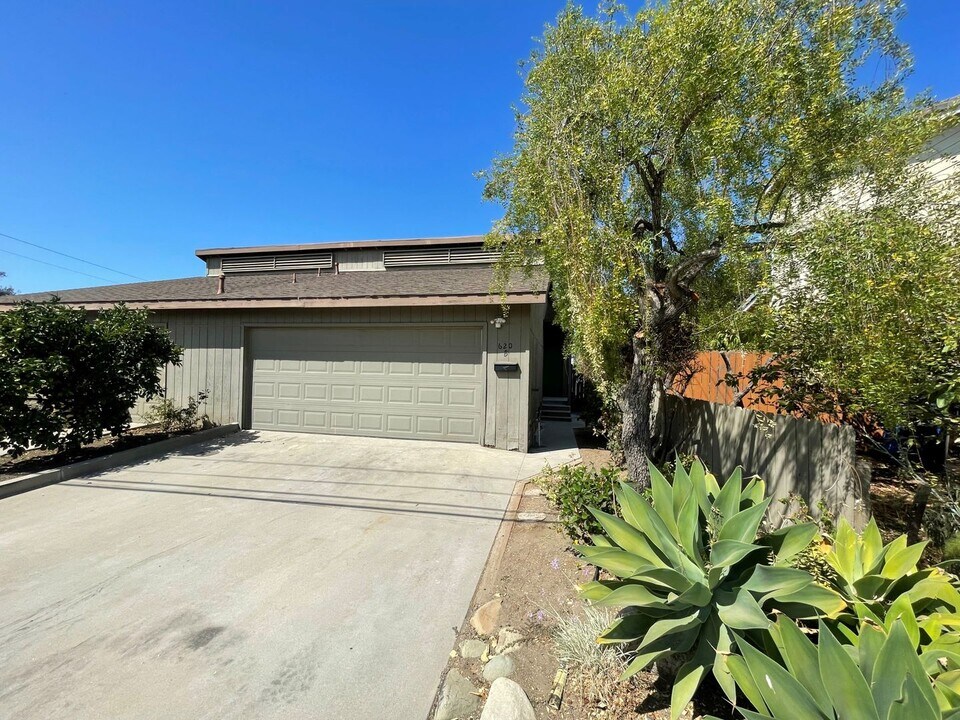 620 Oak St in Santa Paula, CA - Building Photo