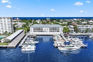 100 Mac Farlane Dr in Delray Beach, FL - Building Photo