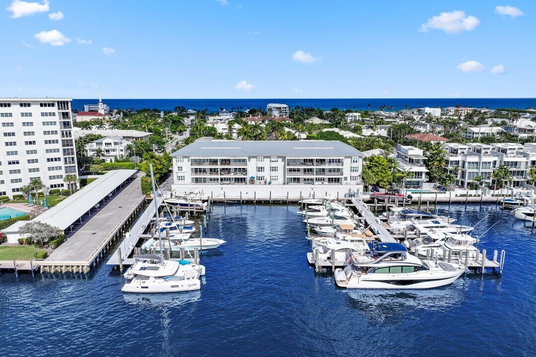 100 Mac Farlane Dr in Delray Beach, FL - Building Photo