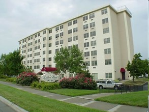 Luther Place Apartment Homes in Topeka, KS - Building Photo - Building Photo