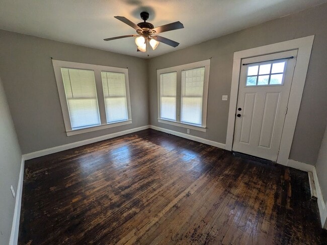 1102 Dallas St in Port Neches, TX - Building Photo - Building Photo