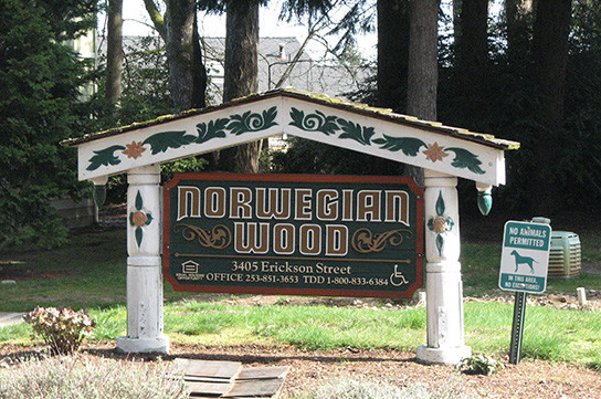 Z_Norwegian Wood in Gig Harbor, WA - Foto de edificio