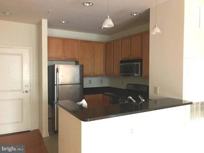 2665 Prosperity Ave-Unit -221 in Fairfax, VA - Building Photo - Building Photo