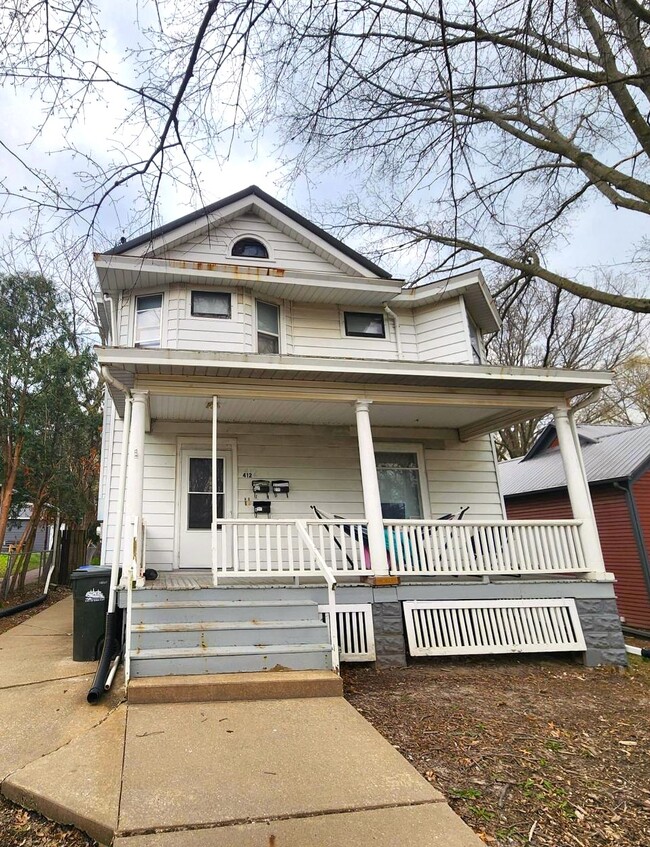 412 S Governor St in Iowa City, IA - Building Photo - Building Photo