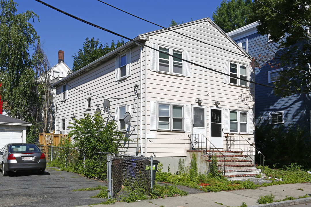 35 Melbourne St in Dorchester, MA - Foto de edificio