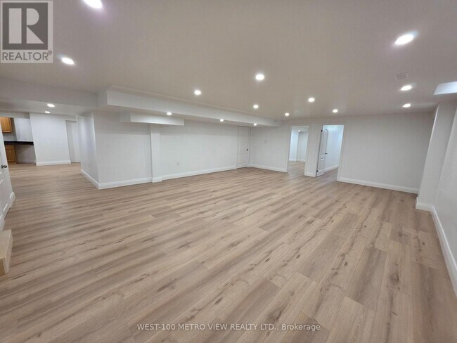 250 Sunset Ridge in Vaughan, ON - Building Photo - Building Photo