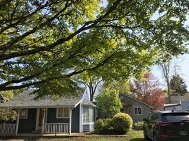 224 NE Jefferson St, Unit 224 A in Hillsboro, OR - Building Photo