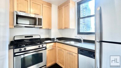 EAST 49 STREET in New York, NY - Building Photo - Building Photo