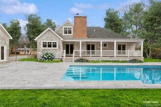10 Foxboro Rd in Hampton Bays, NY - Building Photo - Building Photo