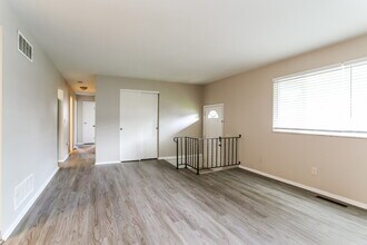 2672 Dennis Ln in Grove City, OH - Building Photo - Building Photo
