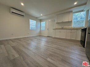 229 E 85th St in Los Angeles, CA - Building Photo - Building Photo