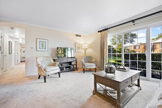 Courts Of Williamsburg in Lisle, IL - Building Photo - Building Photo