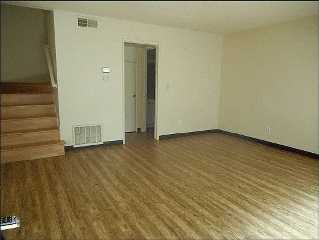 5300 Winfield Way, Unit 2 in Sacramento, CA - Building Photo - Building Photo