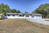 3742 N Central City Rd in Joplin, MO - Foto de edificio - Building Photo