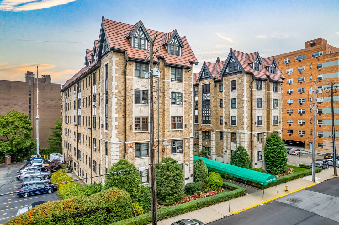 Hampton Hall in Pittsburgh, PA - Building Photo