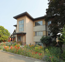 1170 Fort St in Victoria, BC - Building Photo - Building Photo