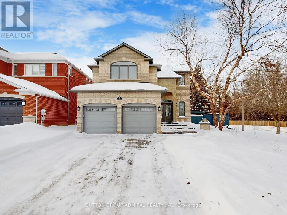 2 Gleave Ct in Aurora, ON - Building Photo