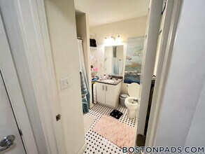 461 Park Dr, Unit 402 in Boston, MA - Foto de edificio - Building Photo