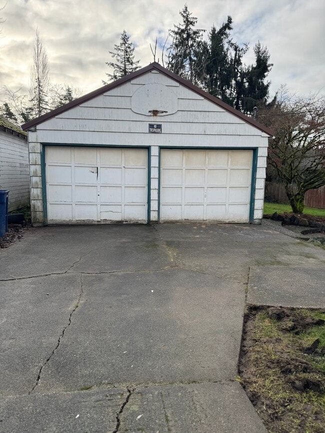 2008 E College Way in Mount Vernon, WA - Building Photo - Building Photo