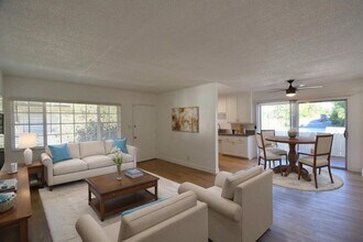 5734 Hazeltine Ave, Unit 06 in Los Angeles, CA - Building Photo - Building Photo