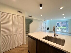 949 W Grace St in Chicago, IL - Building Photo - Building Photo