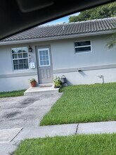 50 NE 45th Ct in Oakland Park, FL - Building Photo - Building Photo
