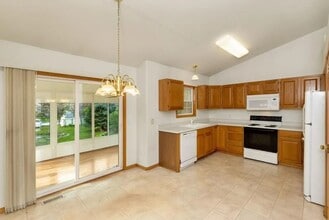 2412 Emma Ave in Des Moines, IA - Building Photo - Building Photo