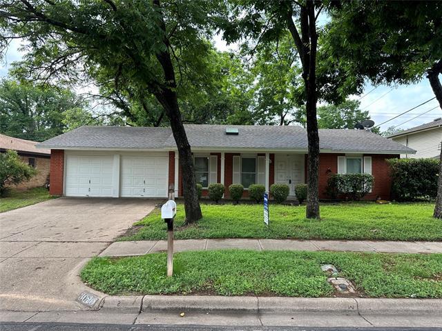 property at 3020 Norwood Ln