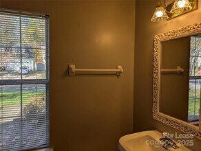 160 Stone Ridge Ln in Mooresville, NC - Foto de edificio - Building Photo