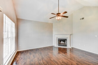 106 Cove Landing in Calera, AL - Building Photo - Building Photo