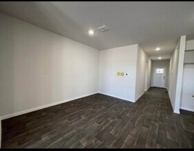 20404 Lone Peak Pass in Manor, TX - Foto de edificio - Building Photo