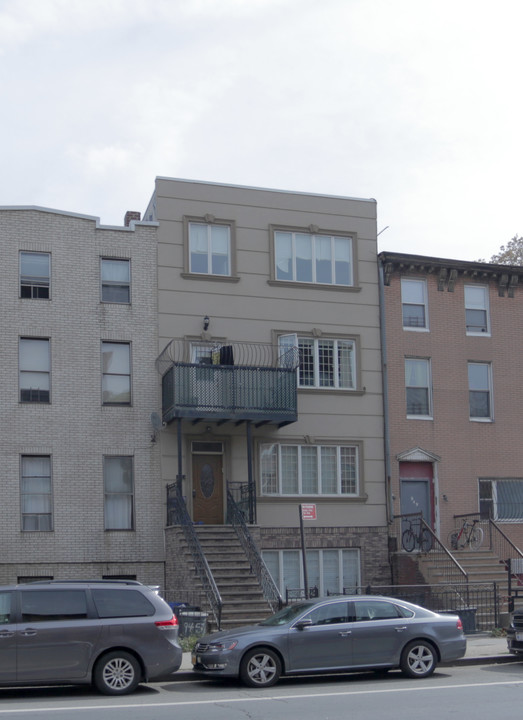 947 Bedford Ave in Brooklyn, NY - Building Photo