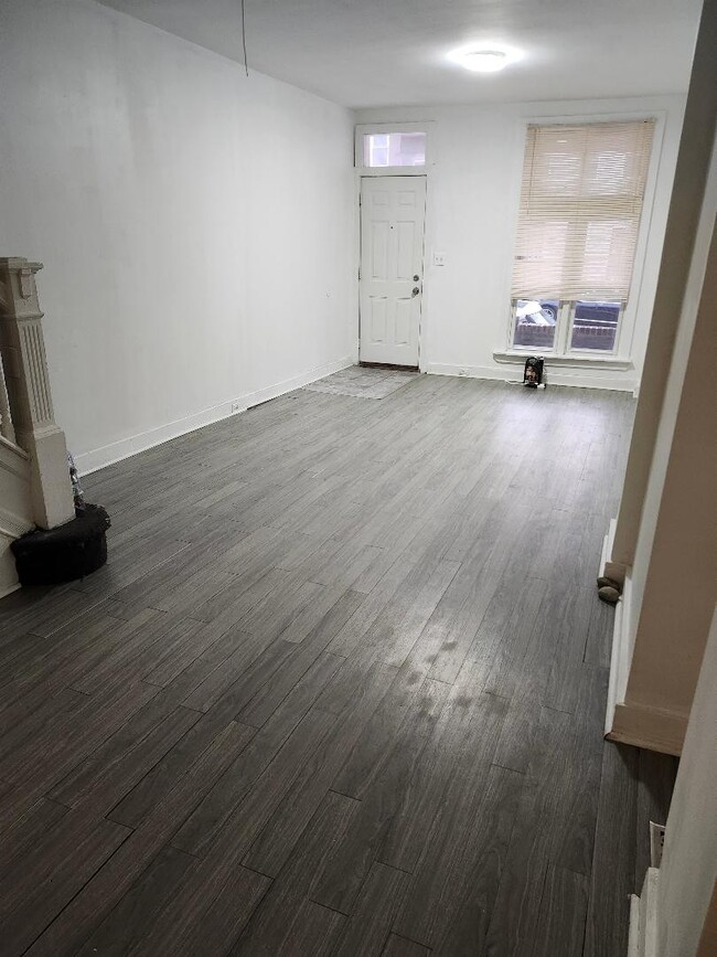 2134 E Oliver St in Baltimore, MD - Foto de edificio - Building Photo