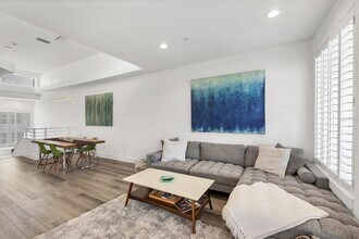 8234 Harborside Cir in Englewood, FL - Building Photo - Building Photo