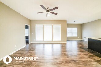 1516 NE Jaclyn Dr in Grain Valley, MO - Foto de edificio - Building Photo