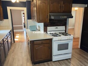 93 Hillside Rd, Unit 2 in Watertown, MA - Building Photo - Building Photo