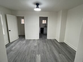 2042 Laketon Rd in Pittsburgh, PA - Building Photo - Building Photo