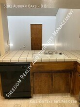 5901 Auburn Oaks Dr in Bakersfield, CA - Building Photo - Building Photo
