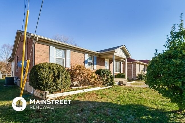 3815 Hillcross Dr in Louisville, KY - Foto de edificio - Building Photo