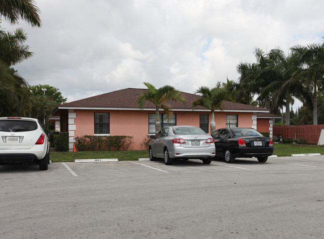 4634 Summit Blvd in West Palm Beach, FL - Building Photo - Building Photo