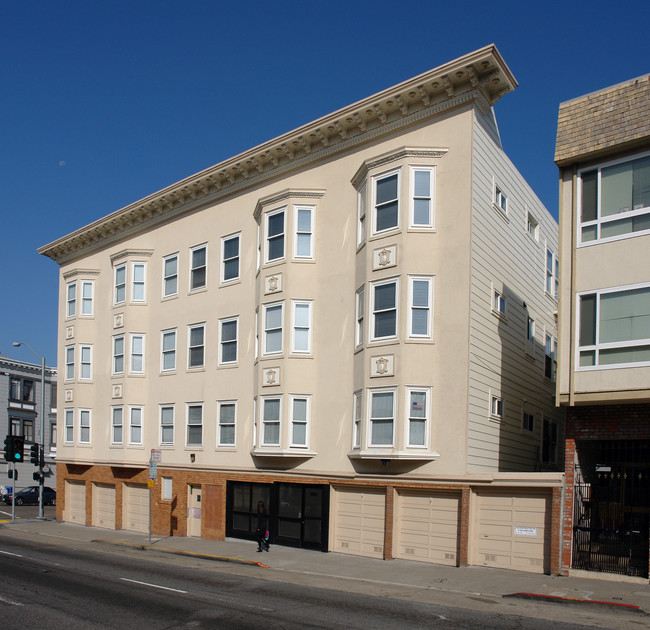 1590 Lombard St in San Francisco, CA - Foto de edificio - Building Photo