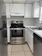 22 Salamanca Ave in Coral Gables, FL - Building Photo - Building Photo