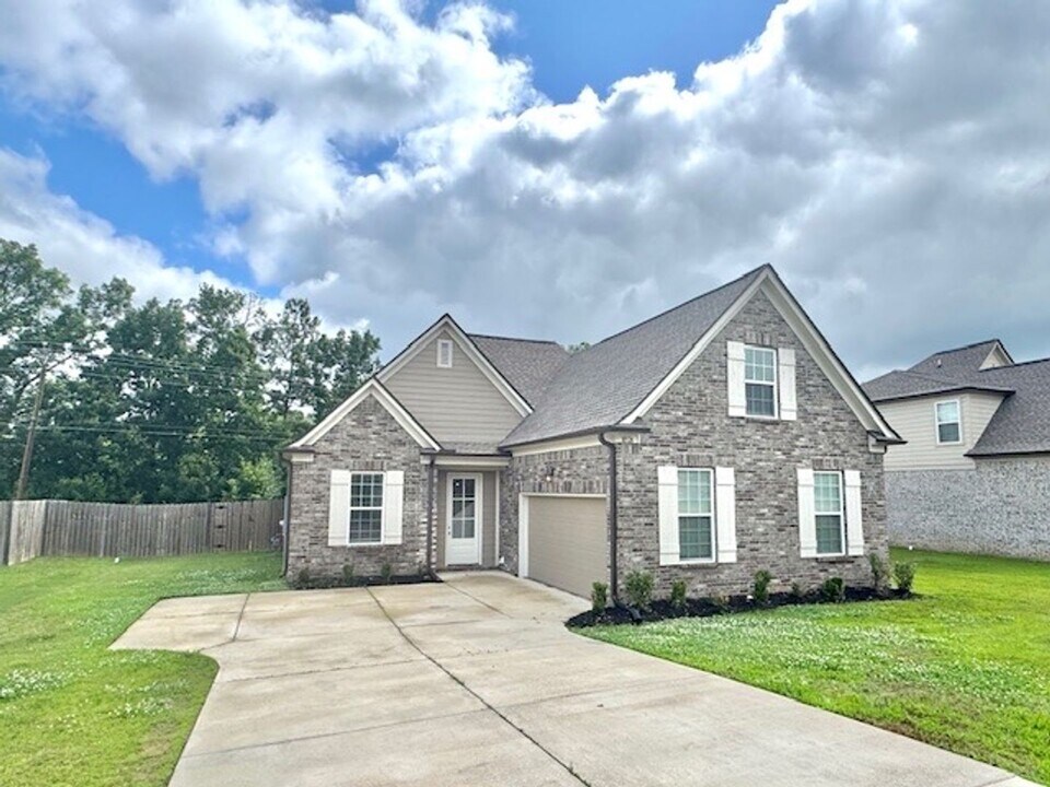 10526 Bayou Ct in Olive Branch, MS - Building Photo