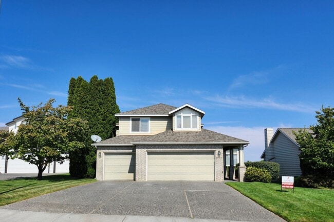 property at 2866 Troon Ct