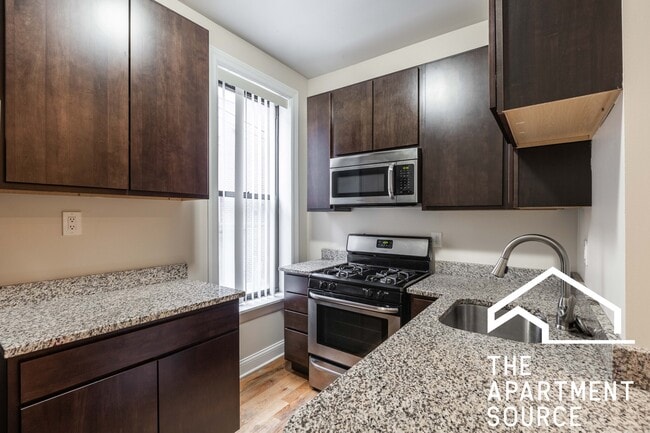 1224 N Dearborn St, Unit A2 in Chicago, IL - Building Photo - Building Photo