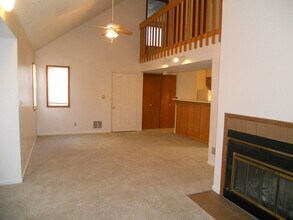 2322 Hawthorn Dr in Lawrence, KS - Building Photo - Building Photo