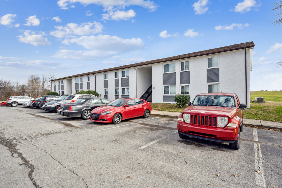 Oak Meadows in Oak Grove, KY - Building Photo