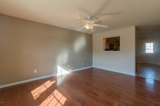 303 Caldwell Loop in Jacksonville, NC - Building Photo - Building Photo