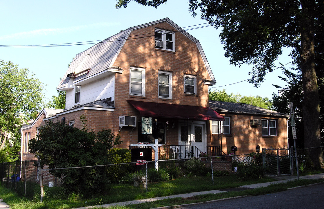 186 Harrison Ave in Harrison, NY - Building Photo