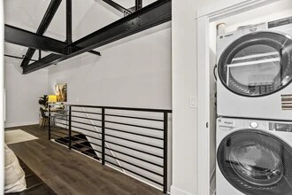 1453 Maple Ave, Unit Unit 208 in Evanston, IL - Building Photo - Building Photo